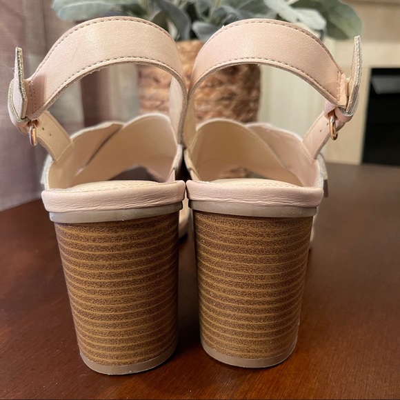 Liz Claiborne Sandal 10W Blush Block Heel NIB - Picture 4 of 16